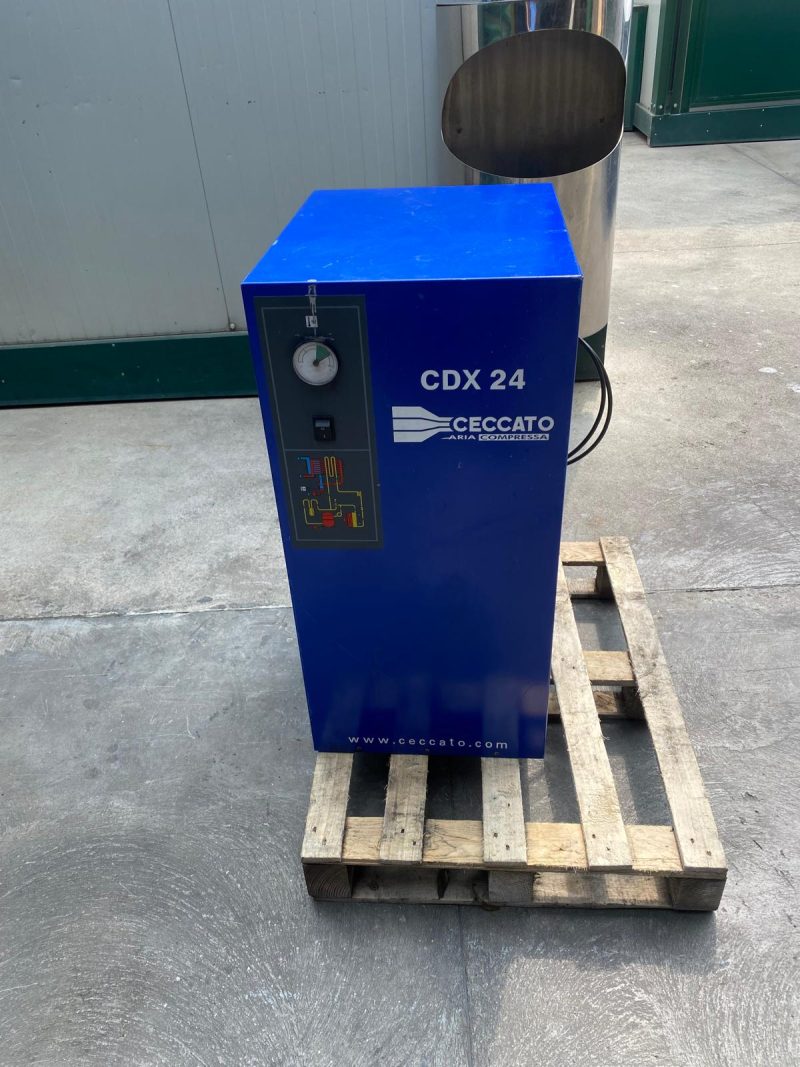 Essiccatore Usato : CECCATO, Mod.: CDX 24, Resa : 2.350 Lt./Min. €. 650 + Iva-