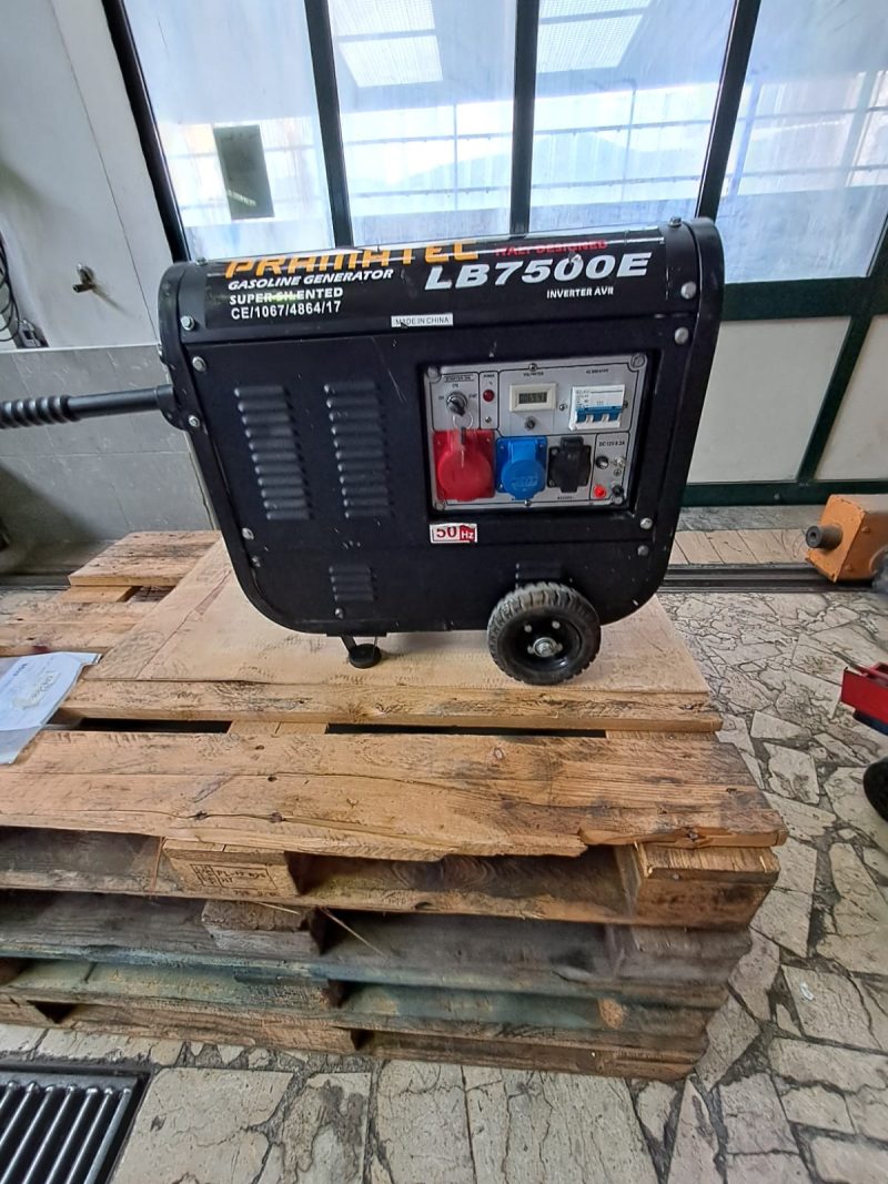 Gruppo Elettrogeno a Benzina Usato, Trifase/Monofase : Da 2,5 Kw. Marca : "Pramatec" €. 300,00 + Iva- - immagine 4