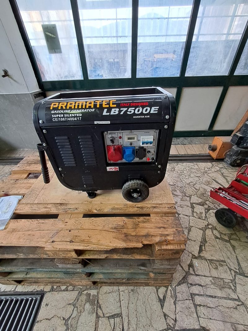 Gruppo Elettrogeno a Benzina Usato, Trifase/Monofase : Da 2,5 Kw. Marca : "Pramatec" €. 300,00 + Iva-