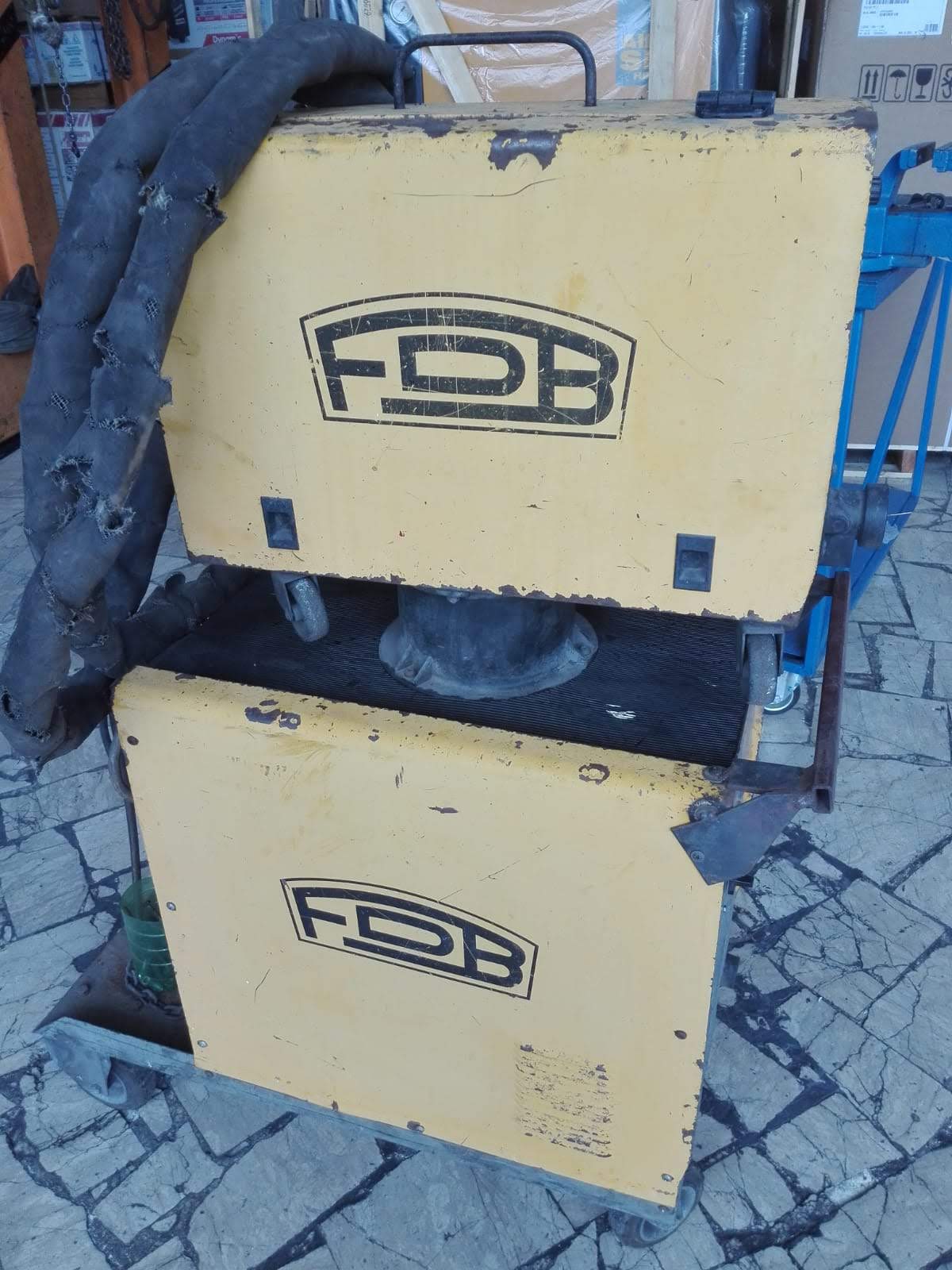 Saldatrice a Filo Continuo USATA Da 300 Ampere, Marca : "FDB" €. 750,00 + Iva- - immagine 2