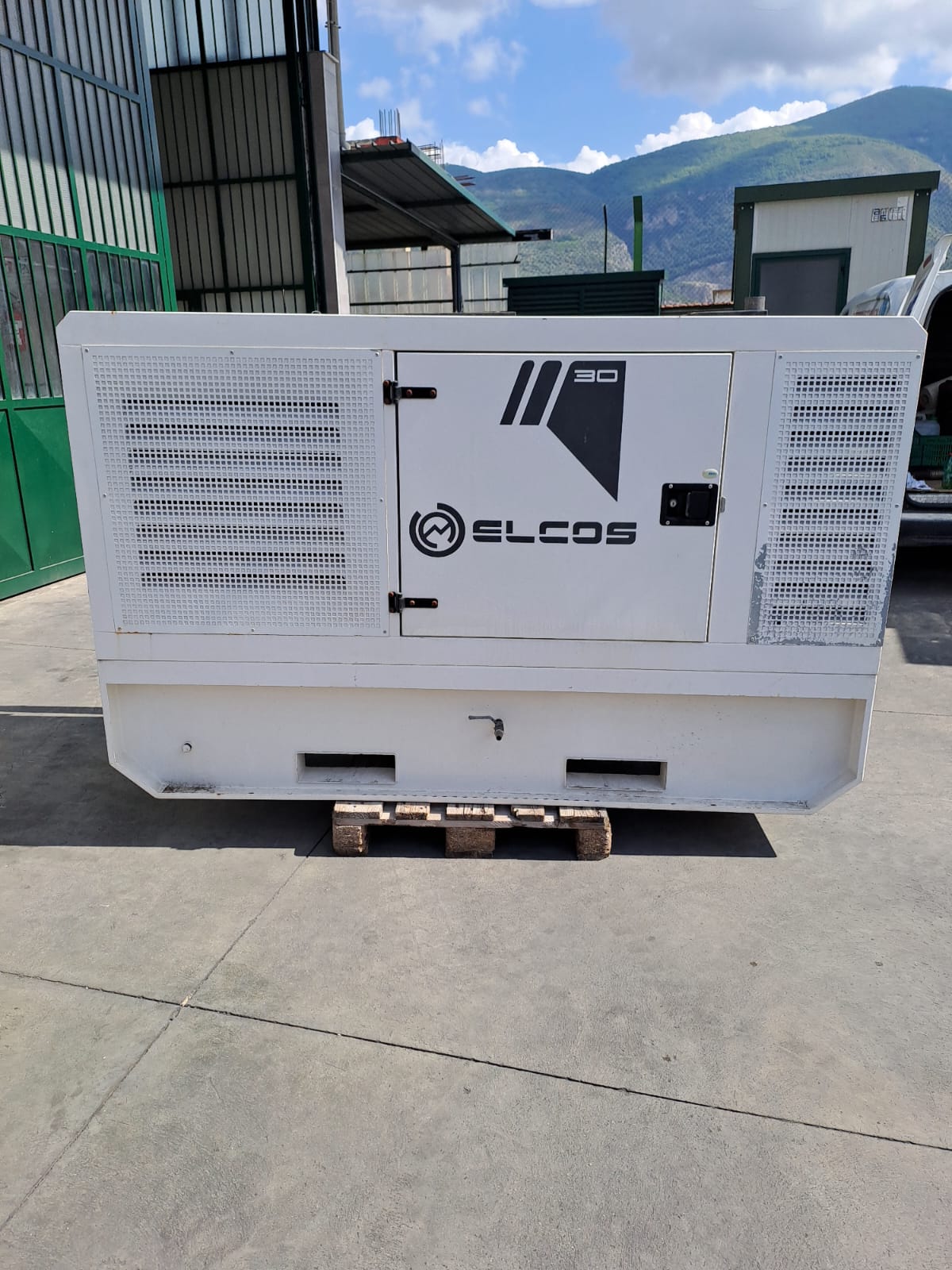 Gruppo Elettrogeno Silenziato USATO FIAT/lVECO Diesel, Marca : "Elcos" 33/30 Kva, €. 7.000,00 + Iva- - immagine 3