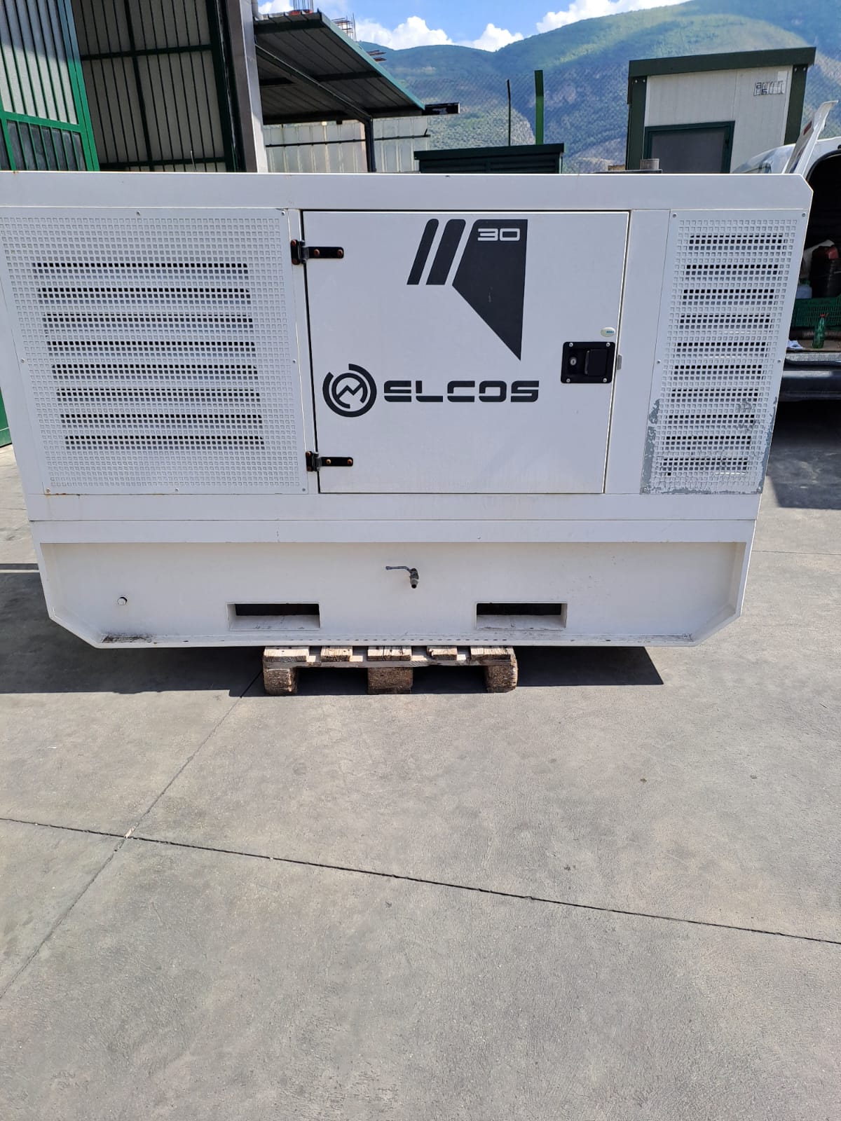 Gruppo Elettrogeno Silenziato USATO FIAT/lVECO Diesel, Marca : "Elcos" 33/30 Kva, €. 7.000,00 + Iva- - immagine 2
