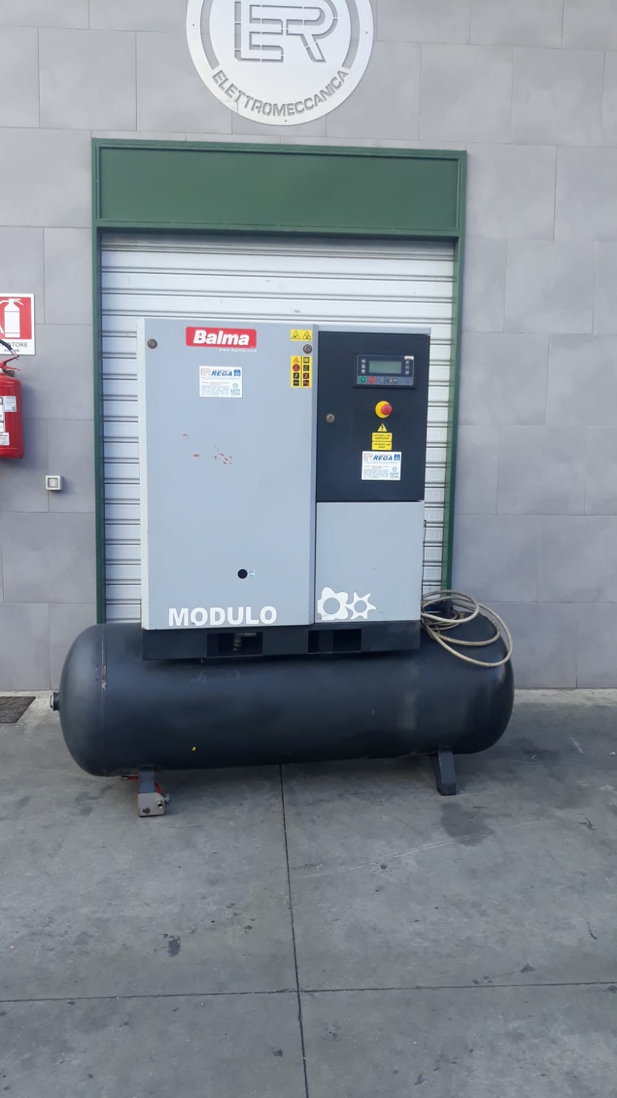 Compressore a Vite Silenziato USATO Hp 20 Marca “Balma” 13 Bar Completo Di Serbatoio Orizzontale Da 500 Lt. + Essiccatore Mod.: Modulo 15/13/500 ES €. 4.300,00 + Iva-
