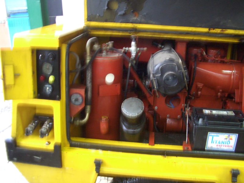 Motocompressore Silenziato a Vite, USATO con Motore Deutz Diesel Aria Resa 2.500 Lt./Min. Marca Atlas Copco, Mod.: XA 40- €. 5.500,00 + Iva- - immagine 5