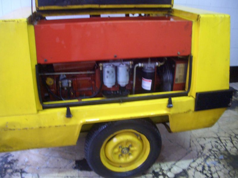 Motocompressore Silenziato a Vite, USATO con Motore Deutz Diesel Aria Resa 2.500 Lt./Min. Marca Atlas Copco, Mod.: XA 40- €. 5.500,00 + Iva- - immagine 7