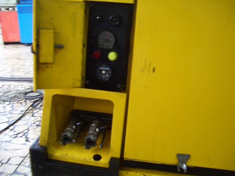 Motocompressore Silenziato a Vite, USATO con Motore Deutz Diesel Aria Resa 2.500 Lt./Min. Marca Atlas Copco, Mod.: XA 40- €. 5.500,00 + Iva- - immagine 10