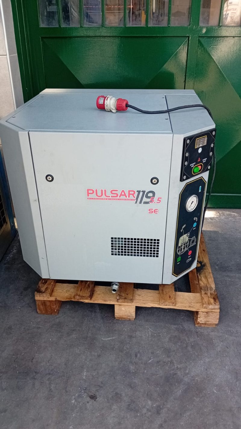 Compressore a Pistoni Silenziato Usato, Marca : FINI, 5,5 HP Trifase : 400 Volt. Mod.: Pulsar 119 SE. €. 1.500,00 + Iva-