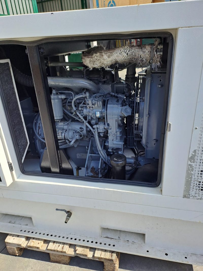 Gruppo Elettrogeno Silenziato USATO FIAT/lVECO Diesel, Marca : "Elcos" 33/30 Kva, €. 7.000,00 + Iva- - immagine 4