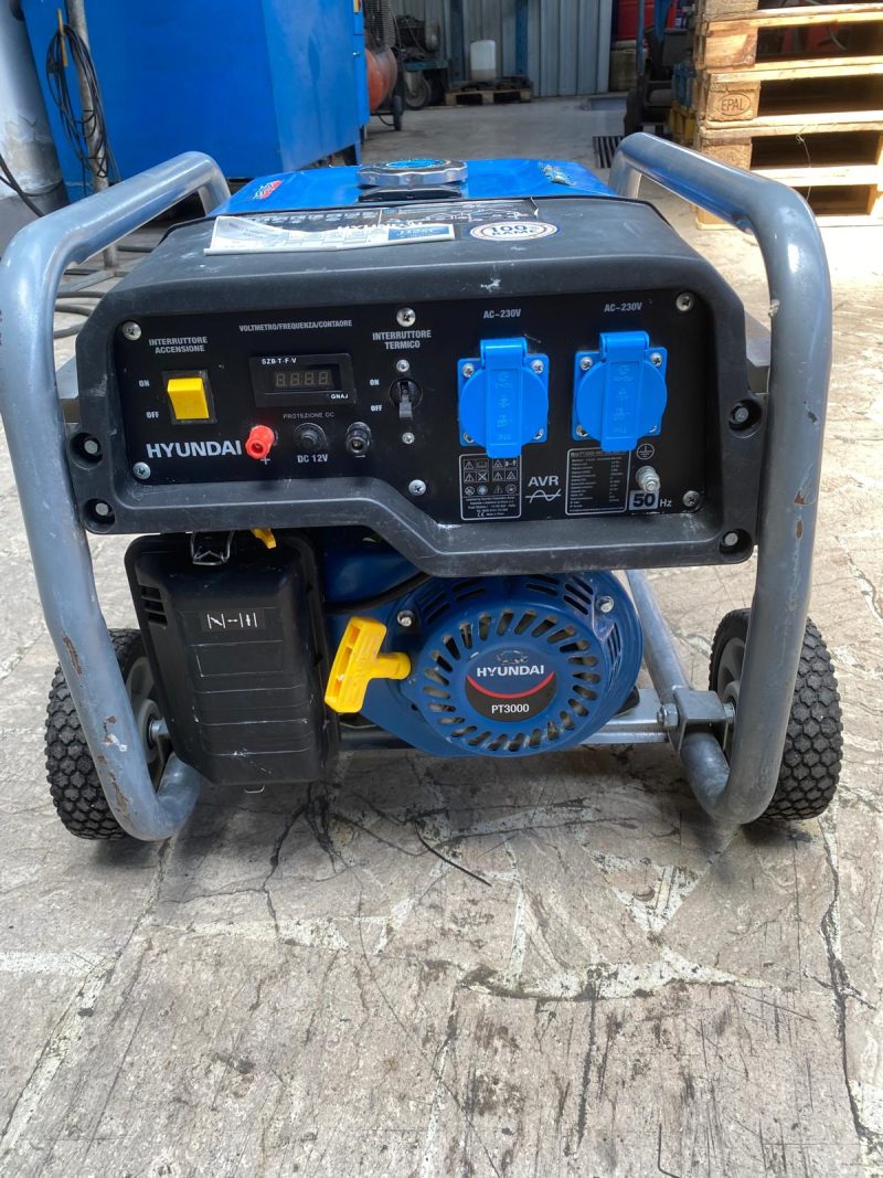 Gruppo Elettrogeno a Benzina Usato, Marca : Hyundai, Mod.: PT3000- Potenza : 3,5/3,0 Kw. Monofase 230 Volt. €. 300,00 + Iva-