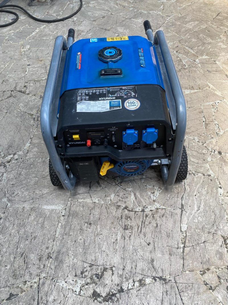 Gruppo Elettrogeno a Benzina Usato, Marca : Hyundai, Mod.: PT3000- Potenza : 3,5/3,0 Kw. Monofase 230 Volt. €. 300,00 + Iva- - immagine 4