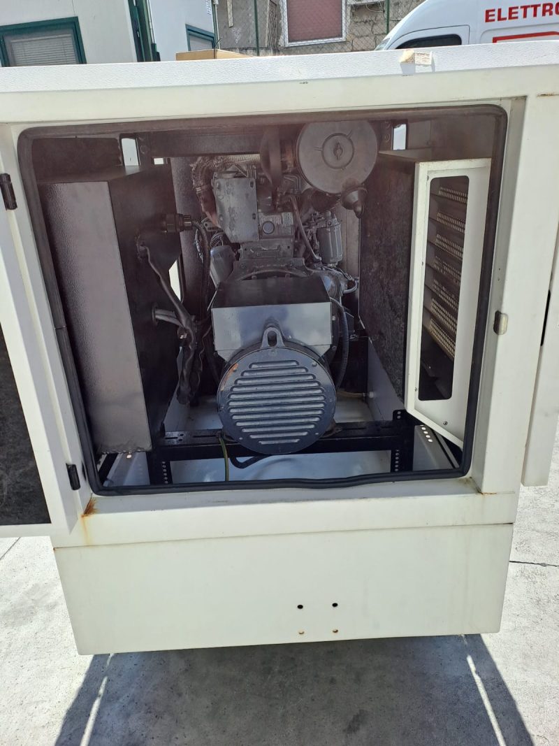 Gruppo Elettrogeno Silenziato USATO FIAT/lVECO Diesel, Marca : "Elcos" 33/30 Kva, €. 7.000,00 + Iva- - immagine 5